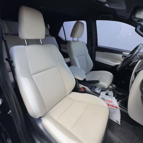 TOYOTA Hilux SW4 2.8 4P SRX 4X4 DIAMOND 7 LUGARES TURBO DIESEL AUTOM�TICO, Foto 12