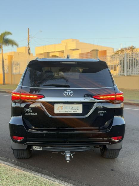 TOYOTA Hilux SW4 2.8 16V 4P SRX 4X4 7 LUGARES TURBO DIESEL AUTOM�TICO, Foto 4