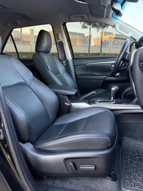 TOYOTA Hilux SW4 2.8 16V 4P SRX 4X4 7 LUGARES TURBO DIESEL AUTOM�TICO, Foto 16