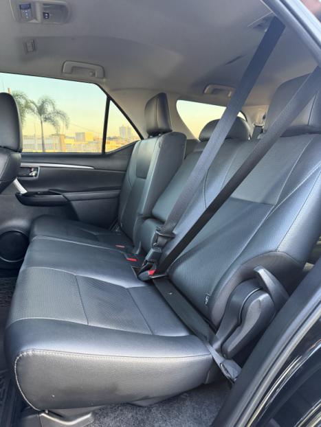 TOYOTA Hilux SW4 2.8 16V 4P SRX 4X4 7 LUGARES TURBO DIESEL AUTOM�TICO, Foto 18