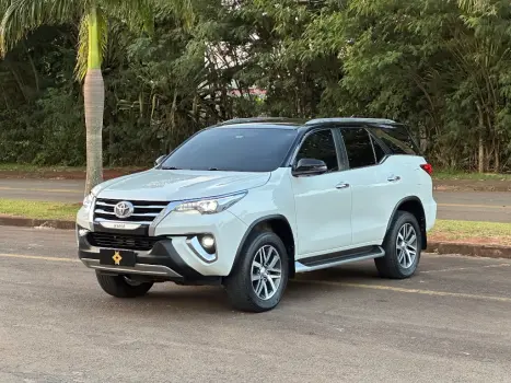 TOYOTA Hilux SW4 2.8 16V 4P SRX 4X4 7 LUGARES TURBO DIESEL AUTOM�TICO, Foto 1