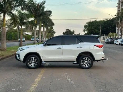 TOYOTA Hilux SW4 2.8 16V 4P SRX 4X4 7 LUGARES TURBO DIESEL AUTOM�TICO, Foto 2