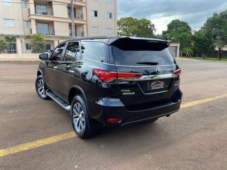 TOYOTA Hilux SW4 2.8 4P SRX 4X4 TURBO DIESEL AUTOM�TICO, Foto 4