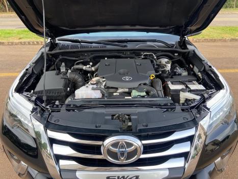 TOYOTA Hilux SW4 2.8 4P SRX 4X4 TURBO DIESEL AUTOM�TICO, Foto 6