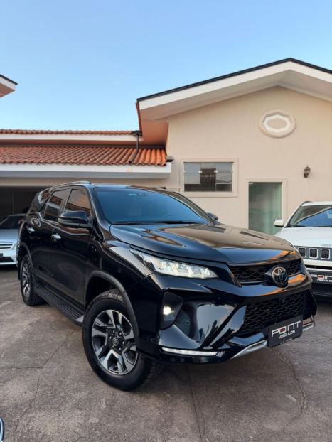 TOYOTA Hilux SW4 2.8 4P SRX 4X4 DIAMOND 7 LUGARES TURBO DIESEL AUTOM�TICO, Foto 1