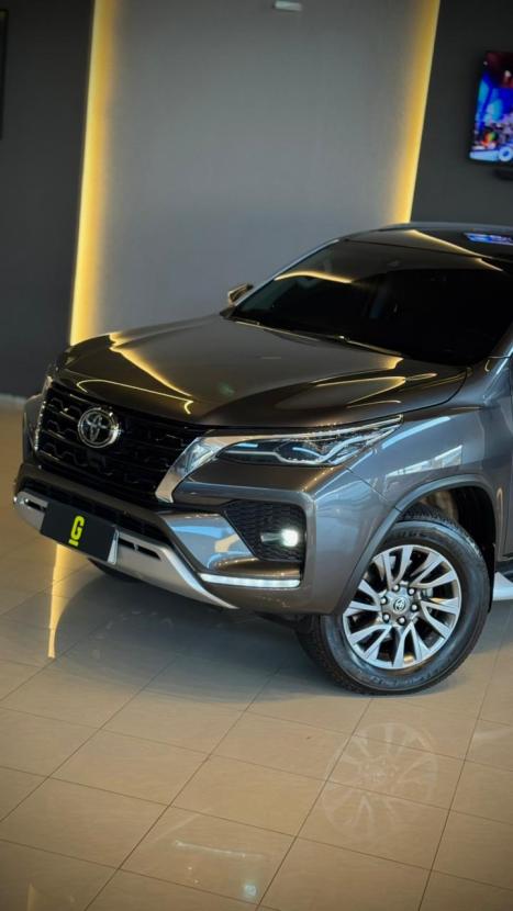 TOYOTA Hilux SW4 2.8 16V 4P SRX 4X4 7 LUGARES TURBO DIESEL AUTOM�TICO, Foto 2