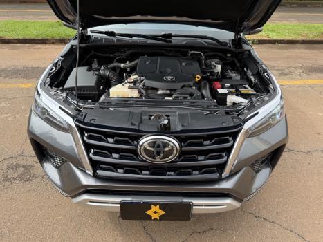 TOYOTA Hilux SW4 2.8 4P SRX 4X4 TURBO DIESEL AUTOM�TICO, Foto 9
