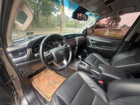 TOYOTA Hilux SW4 2.8 4P SRX 4X4 TURBO DIESEL AUTOM�TICO, Foto 15