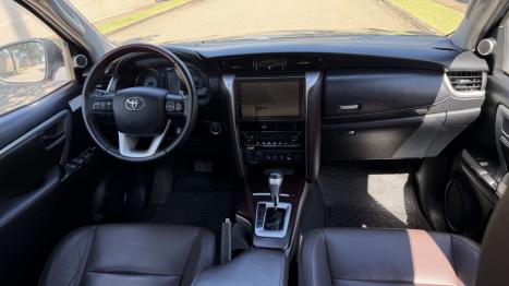 TOYOTA Hilux SW4 2.8 4P SRX 4X4 TURBO DIESEL AUTOM�TICO, Foto 4