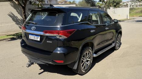 TOYOTA Hilux SW4 2.8 4P SRX 4X4 TURBO DIESEL AUTOM�TICO, Foto 8