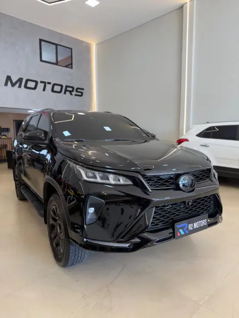TOYOTA Hilux SW4 2.8 4P SRX 4X4 DIAMOND 7 LUGARES TURBO DIESEL AUTOM�TICO, Foto 1