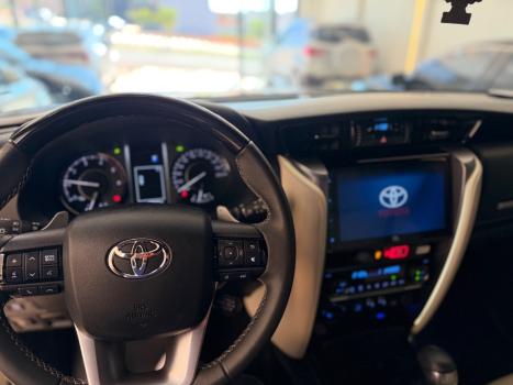 TOYOTA Hilux SW4 2.8 4P SRX 4X4 DIAMOND 7 LUGARES TURBO DIESEL AUTOM�TICO, Foto 9