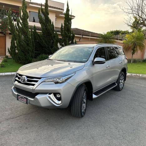 TOYOTA Hilux SW4 2.8 4P SRX 4X4 TURBO DIESEL AUTOM�TICO, Foto 2