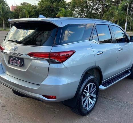 TOYOTA Hilux SW4 2.8 4P SRX 4X4 TURBO DIESEL AUTOM�TICO, Foto 4