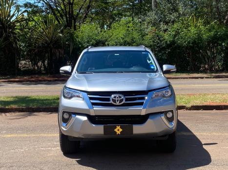TOYOTA Hilux SW4 2.8 4P SRX 4X4 TURBO DIESEL AUTOMÁTICO, Foto 3