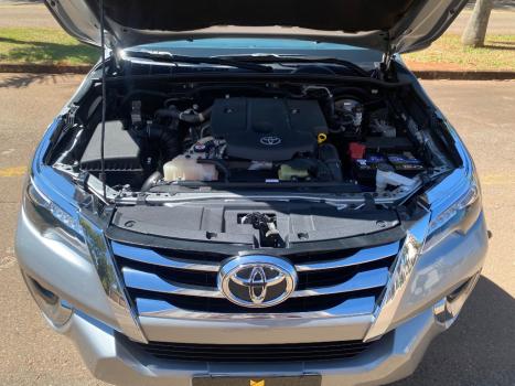 TOYOTA Hilux SW4 2.8 4P SRX 4X4 TURBO DIESEL AUTOMÁTICO, Foto 7