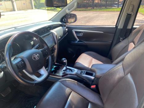 TOYOTA Hilux SW4 2.8 4P SRX 4X4 TURBO DIESEL AUTOMÁTICO, Foto 10