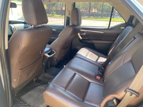 TOYOTA Hilux SW4 2.8 4P SRX 4X4 TURBO DIESEL AUTOMÁTICO, Foto 11