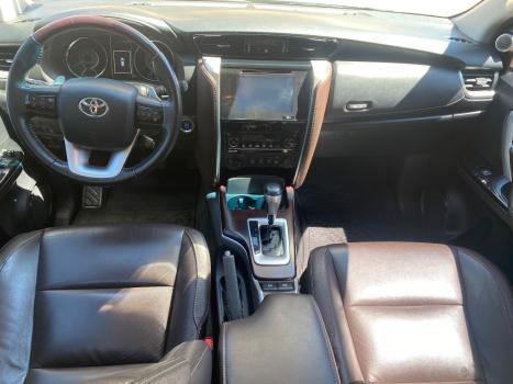 TOYOTA Hilux SW4 2.8 4P SRX 4X4 TURBO DIESEL AUTOMÁTICO, Foto 12