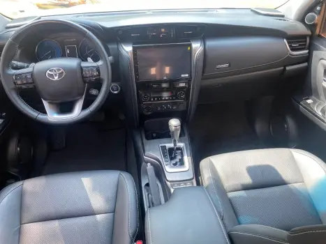TOYOTA Hilux SW4 2.8 16V 4P SRX PLATINUM 4X4 7 LUGARES TURBO DIESEL AUTOM�TICO, Foto 11