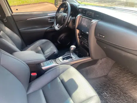 TOYOTA Hilux SW4 2.8 16V 4P SRX PLATINUM 4X4 7 LUGARES TURBO DIESEL AUTOM�TICO, Foto 12