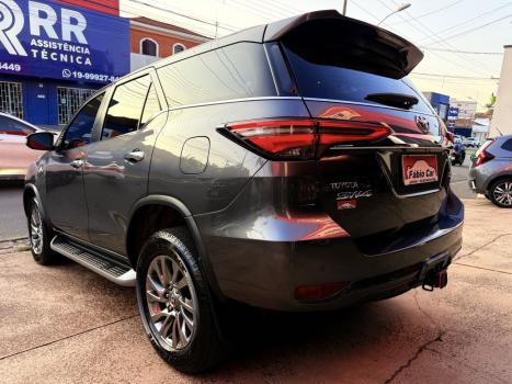 TOYOTA Hilux SW4 2.8 16V 4P SRX 4X4 7 LUGARES TURBO DIESEL AUTOMÁTICO, Foto 4