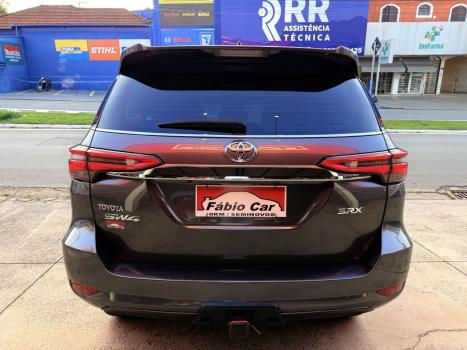 TOYOTA Hilux SW4 2.8 16V 4P SRX 4X4 7 LUGARES TURBO DIESEL AUTOMÁTICO, Foto 6