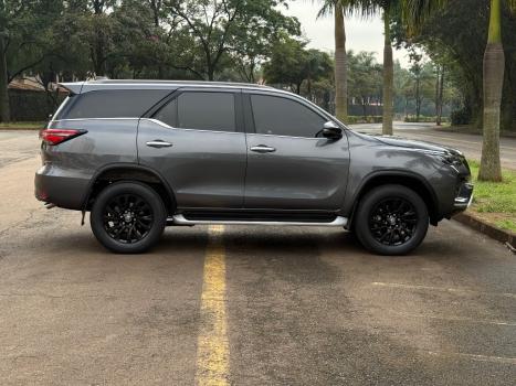 TOYOTA Hilux SW4 2.8 16V 4P SRX 4X4 7 LUGARES TURBO DIESEL AUTOMÁTICO, Foto 4