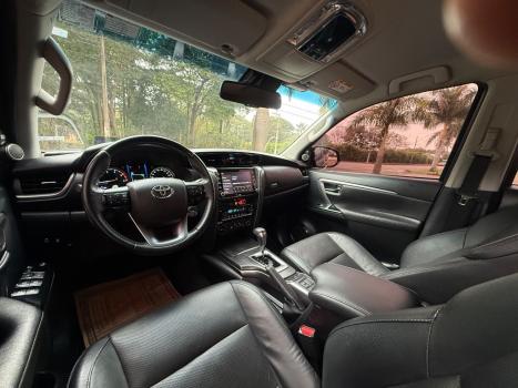 TOYOTA Hilux SW4 2.8 16V 4P SRX 4X4 7 LUGARES TURBO DIESEL AUTOMÁTICO, Foto 8