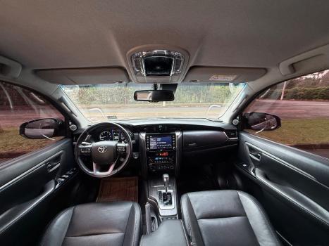 TOYOTA Hilux SW4 2.8 16V 4P SRX 4X4 7 LUGARES TURBO DIESEL AUTOMÁTICO, Foto 11