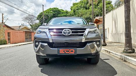 TOYOTA Hilux SW4 2.8 16V 4P SRX 4X4 7 LUGARES TURBO DIESEL AUTOMÁTICO, Foto 2