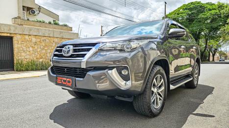 TOYOTA Hilux SW4 2.8 16V 4P SRX 4X4 7 LUGARES TURBO DIESEL AUTOMÁTICO, Foto 3
