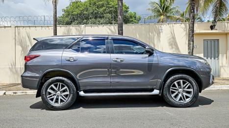 TOYOTA Hilux SW4 2.8 16V 4P SRX 4X4 7 LUGARES TURBO DIESEL AUTOMÁTICO, Foto 4