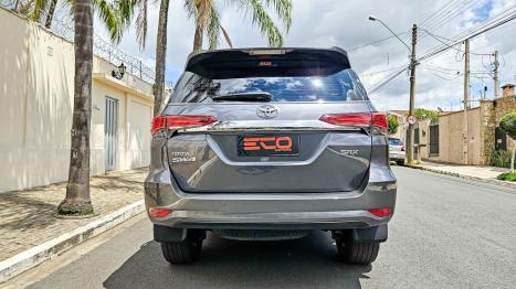 TOYOTA Hilux SW4 2.8 16V 4P SRX 4X4 7 LUGARES TURBO DIESEL AUTOMÁTICO, Foto 6