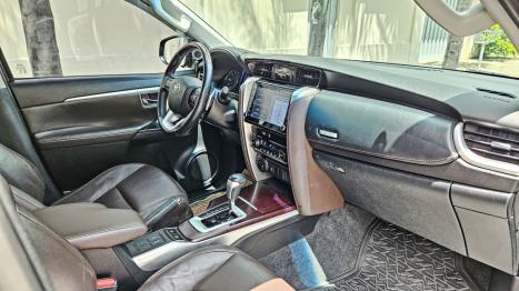 TOYOTA Hilux SW4 2.8 16V 4P SRX 4X4 7 LUGARES TURBO DIESEL AUTOMÁTICO, Foto 9