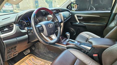 TOYOTA Hilux SW4 2.8 16V 4P SRX 4X4 7 LUGARES TURBO DIESEL AUTOMÁTICO, Foto 10