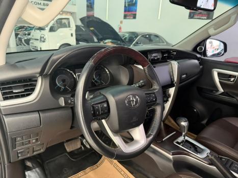 TOYOTA Hilux SW4 2.8 16V 4P SRX 4X4 7 LUGARES TURBO DIESEL AUTOMÁTICO, Foto 9