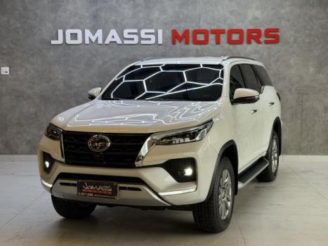 TOYOTA Hilux SW4 2.8 4P SRX 4X4 TURBO DIESEL AUTOMÁTICO, Foto 1