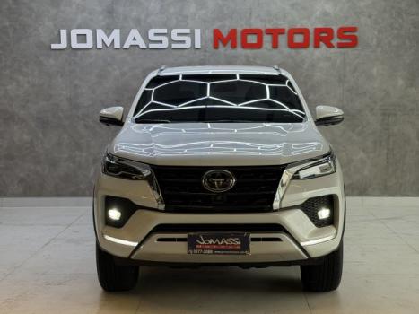 TOYOTA Hilux SW4 2.8 4P SRX 4X4 TURBO DIESEL AUTOMÁTICO, Foto 2