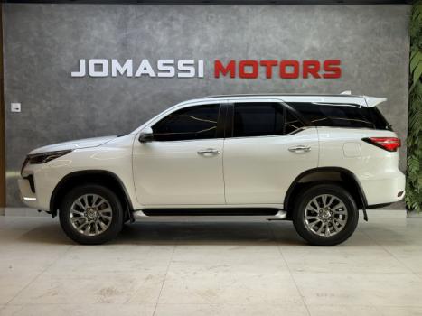 TOYOTA Hilux SW4 2.8 4P SRX 4X4 TURBO DIESEL AUTOMÁTICO, Foto 4