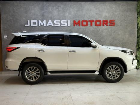 TOYOTA Hilux SW4 2.8 4P SRX 4X4 TURBO DIESEL AUTOMÁTICO, Foto 5