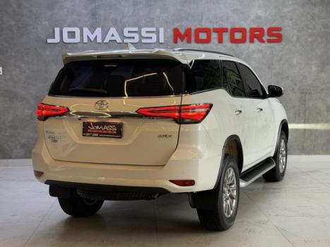TOYOTA Hilux SW4 2.8 4P SRX 4X4 TURBO DIESEL AUTOMÁTICO, Foto 8