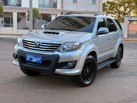 TOYOTA Hilux SW4 3.0 16V 4P SRV 4X4 TURBO DIESEL AUTOMÁTICO, Foto 2 TOYOTA Hilux SW4 3.0 16V 4P SRV 4X4 TURBO DIESEL AUTOMÁTICO, Foto 2