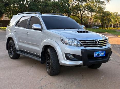 TOYOTA Hilux SW4 3.0 16V 4P SRV 4X4 TURBO DIESEL AUTOMÁTICO, Foto 3 TOYOTA Hilux SW4 3.0 16V 4P SRV 4X4 TURBO DIESEL AUTOMÁTICO, Foto 3