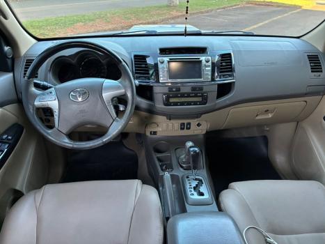 TOYOTA Hilux SW4 3.0 16V 4P SRV 4X4 TURBO DIESEL AUTOMÁTICO, Foto 6 TOYOTA Hilux SW4 3.0 16V 4P SRV 4X4 TURBO DIESEL AUTOMÁTICO, Foto 6