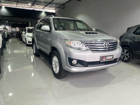 TOYOTA Hilux SW4 3.0 16V 4P SRV 4X4 7 LUGARES TURBO DIESEL AUTOMTICO, Foto 2