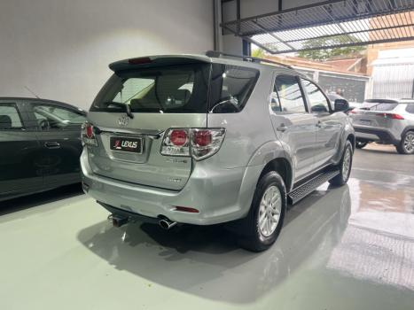 TOYOTA Hilux SW4 3.0 16V 4P SRV 4X4 7 LUGARES TURBO DIESEL AUTOMTICO, Foto 4