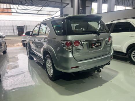 TOYOTA Hilux SW4 3.0 16V 4P SRV 4X4 7 LUGARES TURBO DIESEL AUTOMTICO, Foto 5