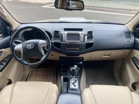 TOYOTA Hilux SW4 3.0 16V 4P SRV 4X4 7 LUGARES TURBO DIESEL AUTOMTICO, Foto 3