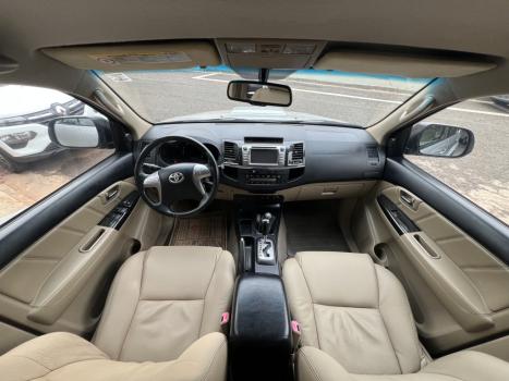 TOYOTA Hilux SW4 3.0 16V 4P SRV 4X4 7 LUGARES TURBO DIESEL AUTOMTICO, Foto 13